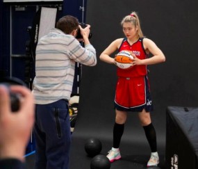 李梦亮相神秘人媒体会 表态会为球队打满整个赛季