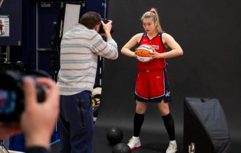 李梦亮相神秘人媒体会 表态会为球队打满整个赛季