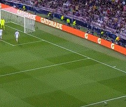 体育专家解读-【欧冠】莱万戴帽 凯西处子球 登贝莱2传 巴萨5比1