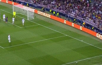 体育专家解读-【欧冠】莱万戴帽 凯西处子球 登贝莱2传 巴萨5比1