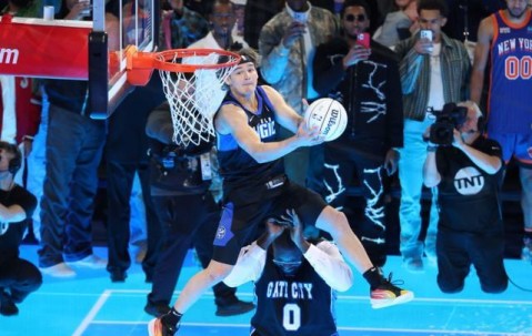 麦克朗再救扣篮大赛！布朗无视争议：我接近夺冠