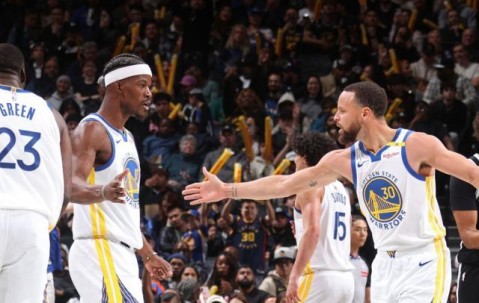 智慧体育娱乐-36岁库里复苏轰40+创神迹，巴特勒定律助勇士冲冠？